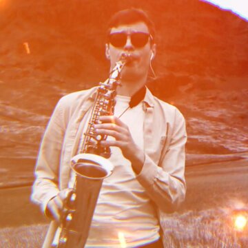 Hire Denis  Alto saxophonist with Encore