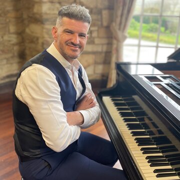 Hire Drew J Music Pianist with Encore