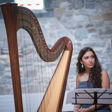 Hire Zara Siddiqi Harpist with Encore