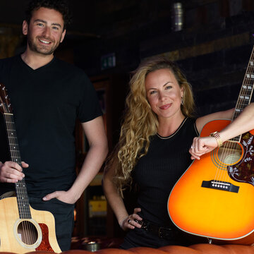 Hire Taylor McCabe  Acoustic band with Encore