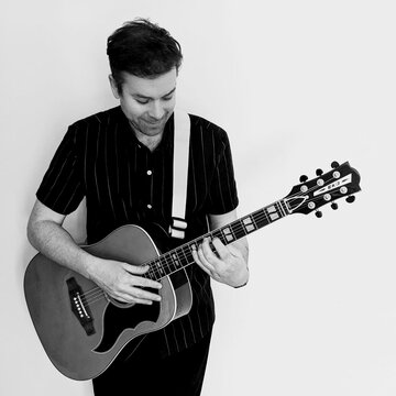 Hire Ben Renwick Singing guitarist with Encore