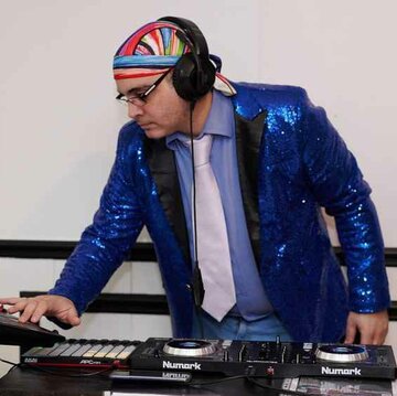 Hire DJ TOTY GEE DJ with Encore