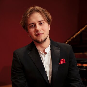 Hire Nikita Lukinov Pianist with Encore