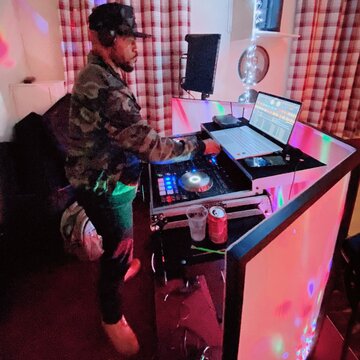 Hire Dj Otiks  DJ with Encore