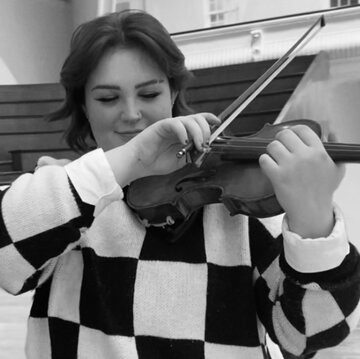 Hire Isabelle Rawa Violinist with Encore