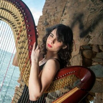 Hire Laura Crobu Harpist with Encore