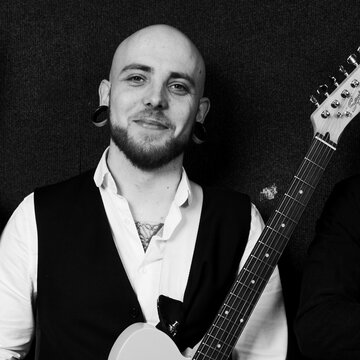 Hire Ben T Electric guitarist with Encore