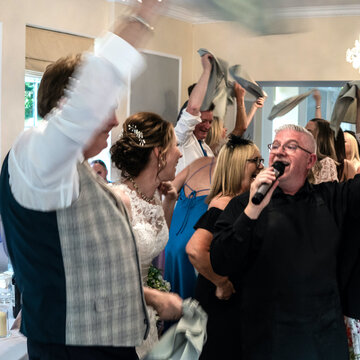 Hire The Singing Wedding Waiters Singing waiters with Encore