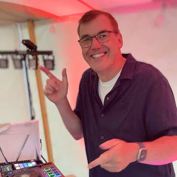 Hire Simon DJ with Encore