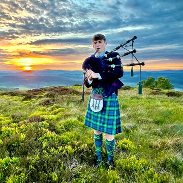 Hire Will Farquharson Bagpiper with Encore