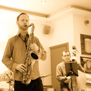 Hire MojoFour Vintage jazz band with Encore