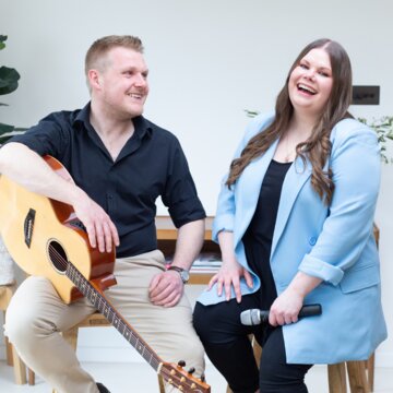 Hire Sam and Suzie Duo Acoustic band with Encore