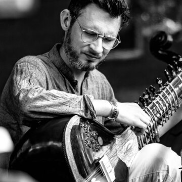 Hire Pete Yelding Sitar with Encore