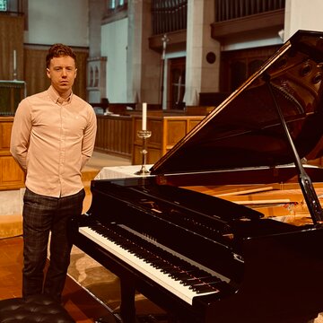 Hire Conor Hughes Pianist with Encore