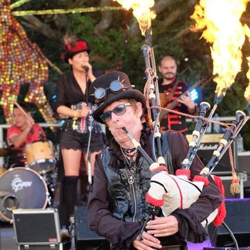 Hire Wight Hot Pipes Pipe band with Encore
