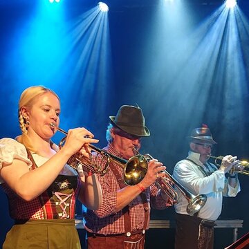 Hire Eine Kleine Oompah Brass band with Encore