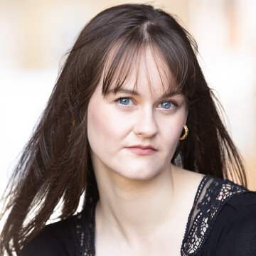 Hire Kezia Robson  Singer (soprano) with Encore