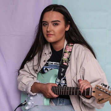 Hire Hannah Berry  Electric guitarist with Encore