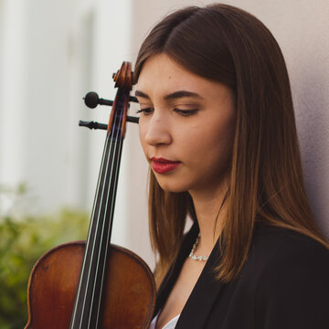 Hire Rebecca Baratto Baroque violinist with Encore