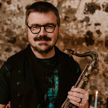 Hire Rich Gordon - Saxophonist Tenor saxophonist with Encore