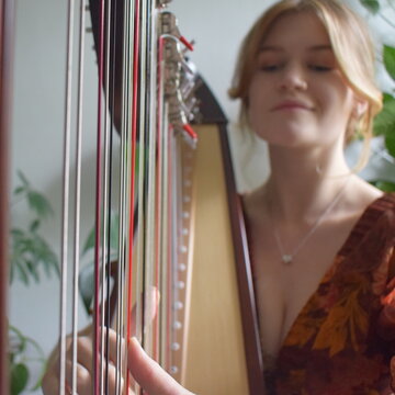 Hire Anabel Roberts Harpist with Encore