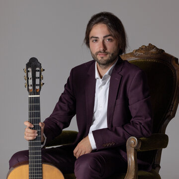 Hire Joan Furió Vivas Classical guitarist with Encore