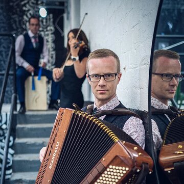 Hire The Shimmy Grand Ceilidh Band Folk band with Encore