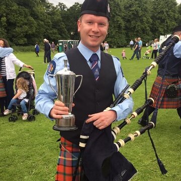 Hire Rob Milner Bagpiper with Encore
