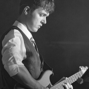 Hire Ross McTeague Electric guitarist with Encore