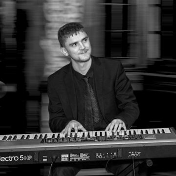 Hire Jesse Doniach Pianist with Encore