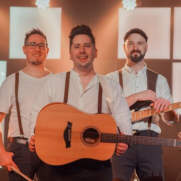 Hire The Midwest Trio Mumford folk band with Encore