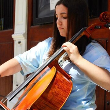 Hire Lara Andrews Cellist with Encore