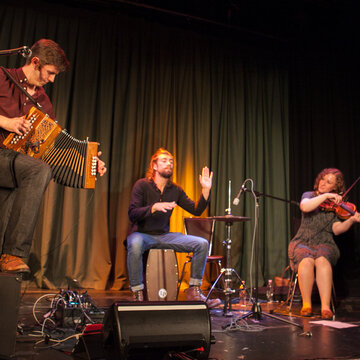 Hire The New Fox Band - Ceilidh Band Ceilidh band with Encore