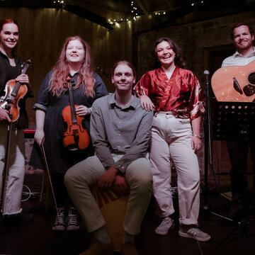 Hire Taigh Band Ceilidh band with Encore