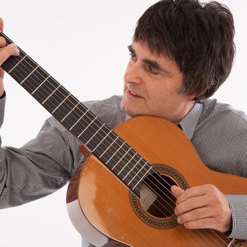 Hire Andrew Deevey Classical guitarist with Encore