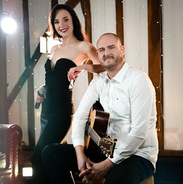 Hire Marc & Julia Duo Acoustic duo with Encore