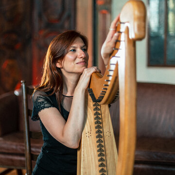 Hire Alessia Harpist with Encore