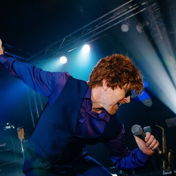 Hire Holding Back The Years - The Ultimate Simply Red Tribute Experience 80s tribute band with Encore