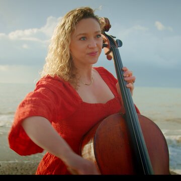 Hire Rachel Dawson Cello Electric cellist with Encore