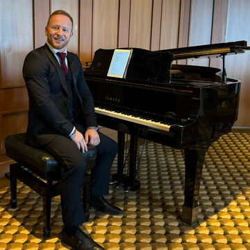 Hire Drew-Levi Huntsman Pianist with Encore