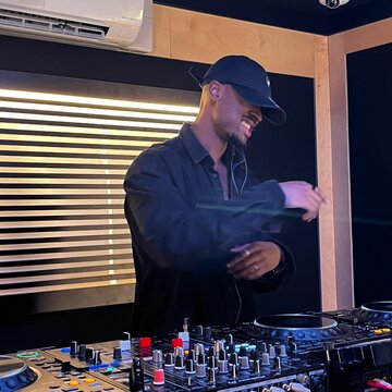 Hire Michael Kofi DJ with Encore