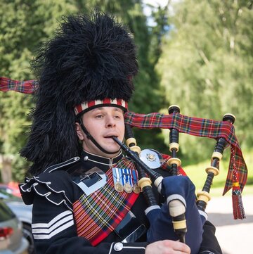 Hire The Capital Bagpiper  Bagpiper with Encore