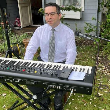 Hire Jamie Gray Keyboardist with Encore