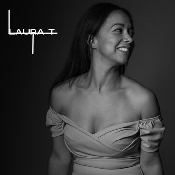 Hire Laura T Guitarist with Encore