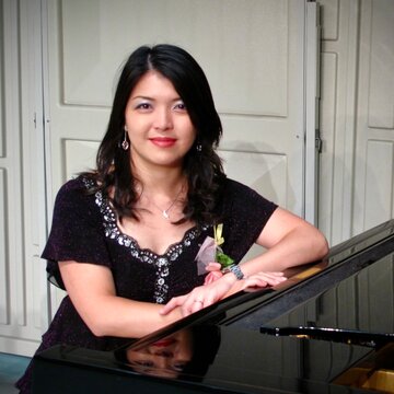 Hire Josephine Yeung  Pianist with Encore