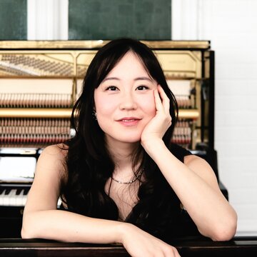 Hire Rieko Makita Pianist with Encore