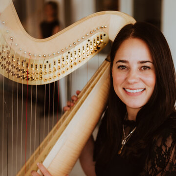 Hire Sarah MacNeil Harpist Scotland Harpist with Encore