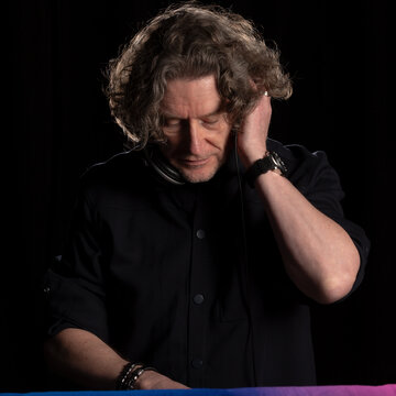 Hire markandrewthompson DJ with Encore