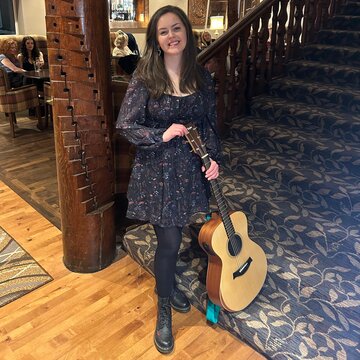 Hire Elaine Pelan Music Singer with Encore