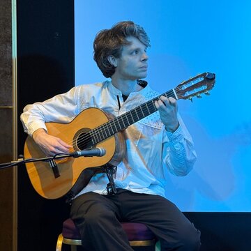 Hire Barnaby Levinsky Guitarist with Encore